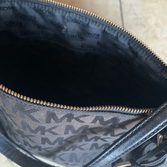 Michael Kors tote - Picture 4 of 5